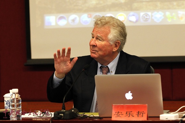 美国夏威夷大学哲学系教授安乐哲授课