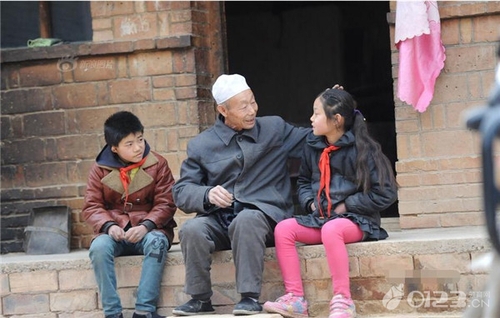 老汉娶小22岁乞讨女