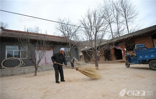 老汉娶小22岁乞讨女