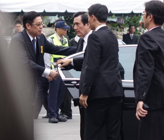 蔡英文马英九李登辉罕见同台 仅点头致意互动冷淡