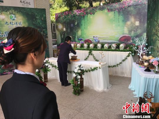 通讯：清明祭扫新风里的“加减法”