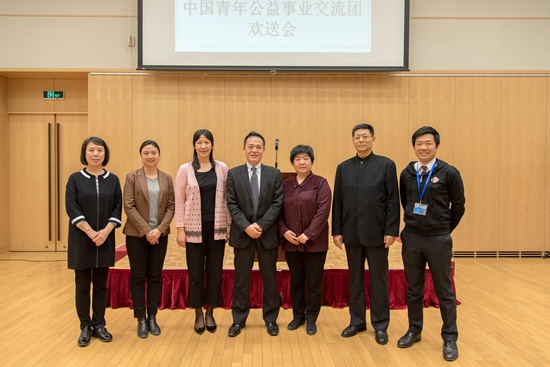 3月22日欢送晚宴上，日本国驻中国大使馆公使山本恭司与代表团团长、分团长合影