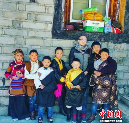 内蒙古小伙200天穷游50多个城市剃光头发在寺庙当义工