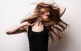 为什么头发干枯易掉？烫染真的伤头皮吗？