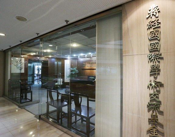 台媒：蒋介石才被砍头 蔡当局又拿蒋经国开刀