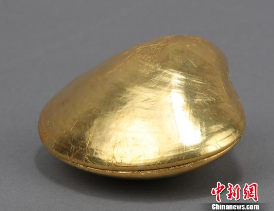 图为展出的唐代贴金箔蚌盒 李映民 摄