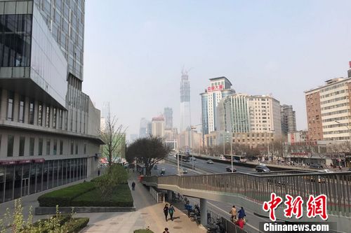 图为北京双井附近的写字楼和居民住宅楼。 <a target='_blank' href='http://www.chinanews.com/' >中新网</a> 程春雨 摄