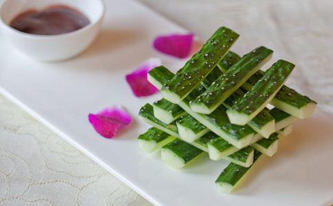 女人吃黄瓜有什么好处 黄瓜的功效与作用 吃黄瓜能美容吗