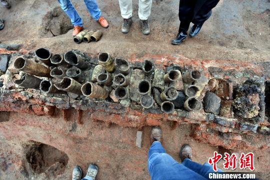 考古专家在桐木岭遗址考察?！⊥ㄑ对?欧阳常海 摄