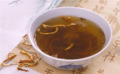 陈皮泡水功效有哪些 吃陈皮要注意什么 陈皮泡水喝有什么作用