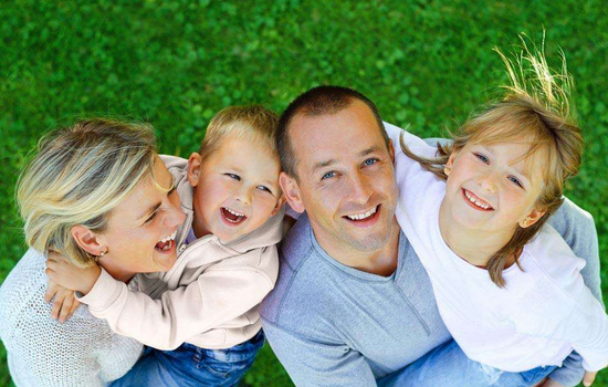 父母双方谁的基因决定孩子更多？