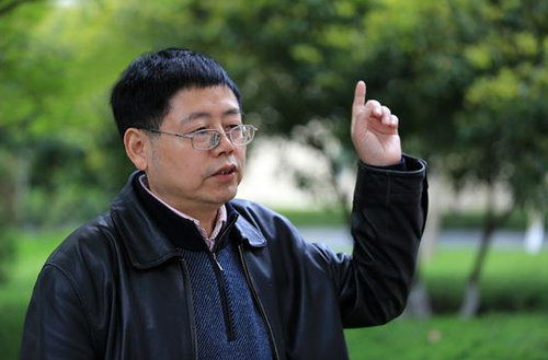 浙大教授玩直播还劝打赏学生:省点钱 留着结婚用