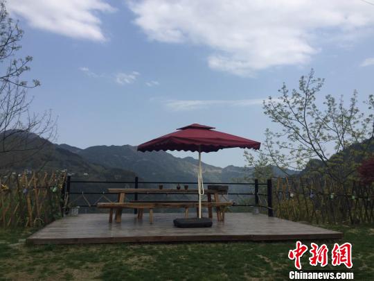 图为临安当地民宿一景 闵玲艳 摄