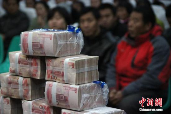 资料图：执行案款发放仪式现场。张一辰 摄