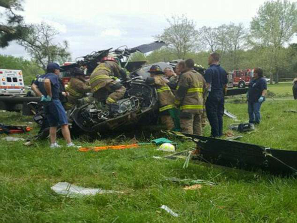 美军直升机撞树坠毁2