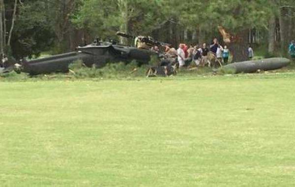 美军直升机撞树坠毁