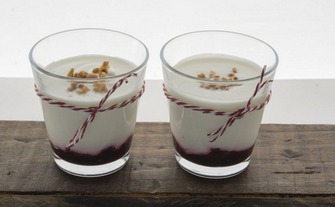 喝酸奶可以抗癌吗 喝酸奶要注意哪些事项 喝酸奶抗癌是真的假的