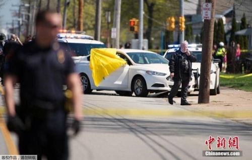 当地时间2017年4月18日，美国宾夕法尼亚州伊利，在社交网络发布自己枪杀无辜老人视频的逃犯当天被警方发现，经短暂逃避，他举枪自尽。