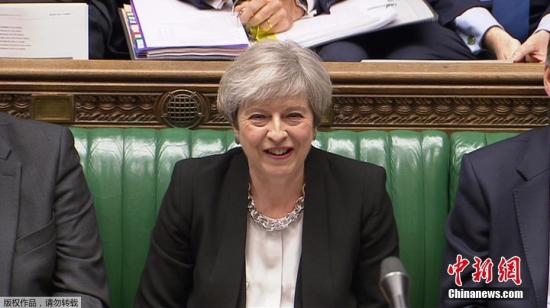 这一宣布在事先并无征兆，在过去几个月，英国首相府发言人多次表示不会提前举行大选。但在经历了一个复活节假期之后，特雷莎·梅的态度出现了180度的大转折。