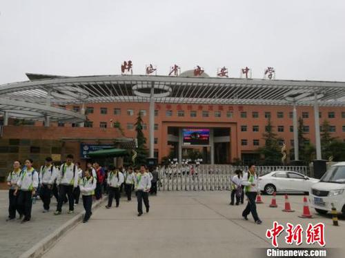 西安中学回应“规定男女交往距离3.6米”：系误读