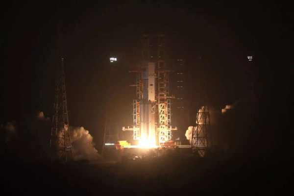 天舟一号发射升空
