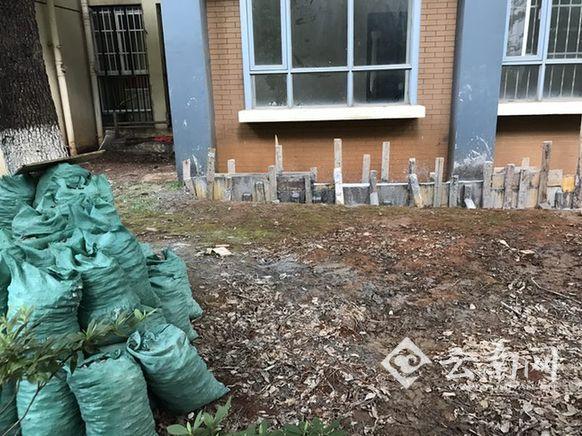 昆明一小区业主私挖地下室？业主：没破坏地基是铺设防水层