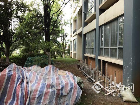 昆明一小区业主私挖地下室？业主：没破坏地基是铺设防水层