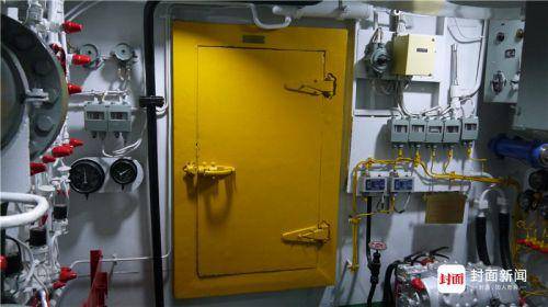 前辅机舱：冷藏室。