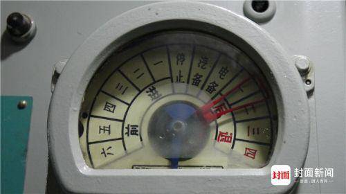 主机舱：指示表，可以看到潜艇的运行状态以及运行速度。