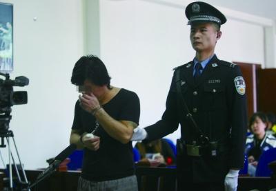 男子假扮黑车司机绑架女儿同学 勒索300万赎金