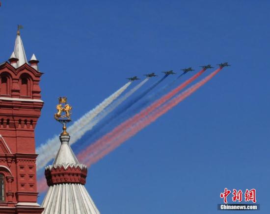 资料图：2016年5月9日，俄罗斯首都莫斯科红场举行阅兵式，纪念卫国战争胜利71周年。<a target='_blank' href='http://www.chinanews.com/'>中新社</a>记者 王修君 摄