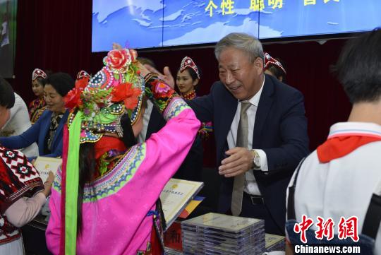 云南楚雄200余名学生获上百万个性奖学金