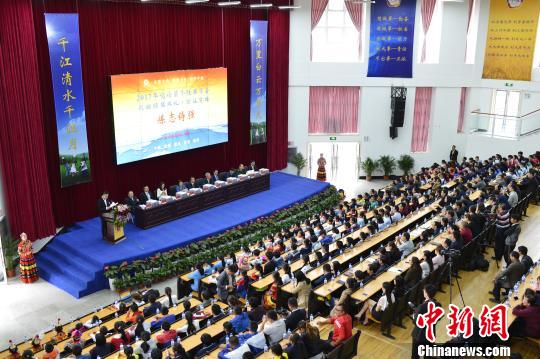 图为颁奖仪式?！⊥跹蘖?摄