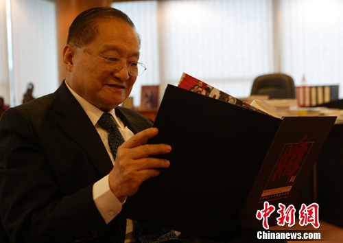 资料图：著名作家金庸。<a target='_blank' href='http://www.chinanews.com/'>中新社</a>记者 任海霞 摄