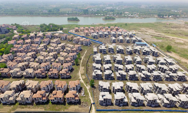 探访郑州最大停工别墅群