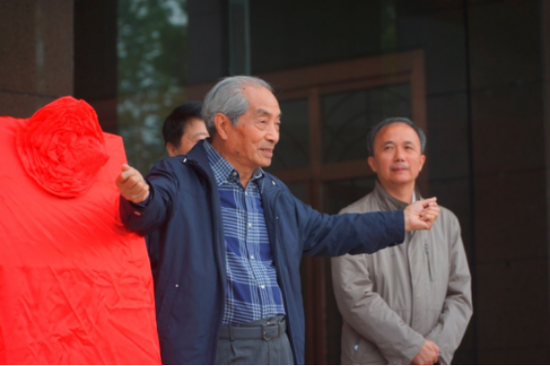 上海市文史研究馆馆员、书画研究社社长汪观清讲话