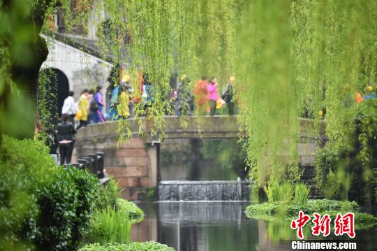 图为盐官古镇。　盐官旅游度假区提供 摄