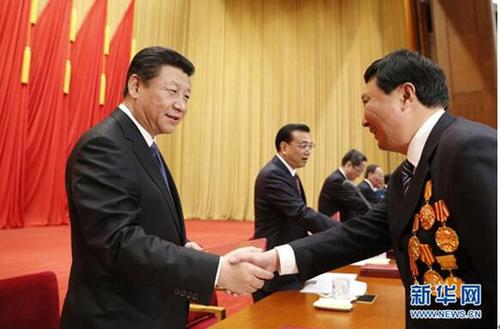 习近平号召“以劳动为荣”：激励劳动者，托举中国梦