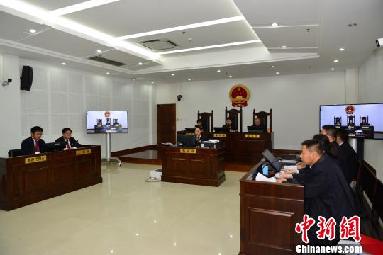 庭审。　赵赢 摄