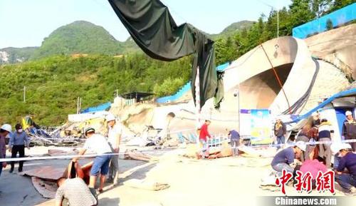 图为救援现场视频截图?！≌盼?摄