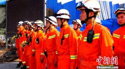 图为救援现场视频截图?！≌盼?摄