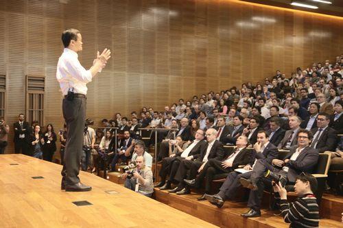 马云阿根廷开讲跨境贸易五百个座位挤进上千人