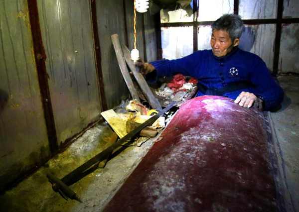 孤寡老人花26万为修墓2