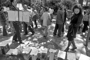 揭秘相亲角背后的产业链