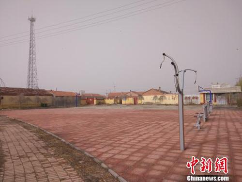 东号村所在乡镇——公会镇上人烟稀少 陈溯 摄