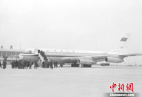 “运-10”在哈尔滨机场 资料图 摄
