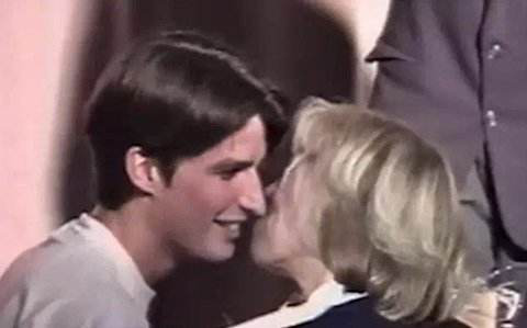 马克龙:我们可能不正常 但这样的夫妻是存在的