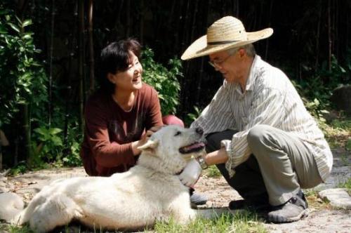 文在寅与妻子共度时光。(图片来源：韩联社)