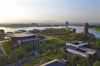 这是无人机航拍的雁栖湖(5月6日摄)。新华社记者 李鑫 摄