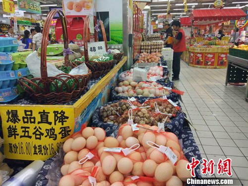 超市里正在售卖的鸡蛋。<a target='_blank' href='http://www.chinanews.com/' >中新网</a>记者 李金磊 摄